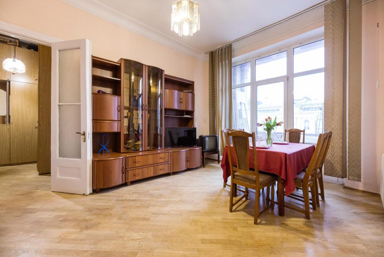 Apartment With Lovely View Kiev Luaran gambar